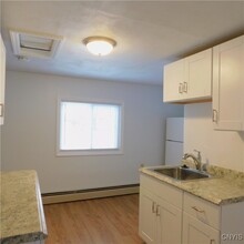 405 Cypress St in Liverpool, NY - Building Photo - Building Photo