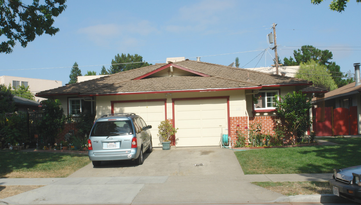 1215-1217 Flora Ave in San Jose, CA - Building Photo