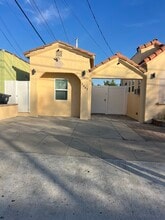 1444 Alvira St in Los Angeles, CA - Foto de edificio - Building Photo