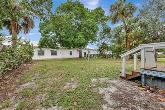 922 SE Bayou Ave in Stuart, FL - Building Photo - Building Photo