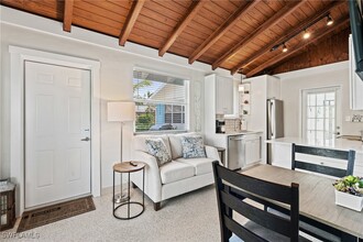 2134 Palm St in Naples, FL - Foto de edificio - Building Photo
