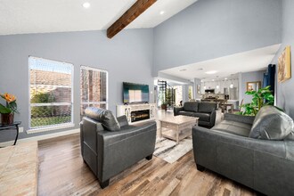 12805 Westpark Dr in Houston, TX - Foto de edificio - Building Photo