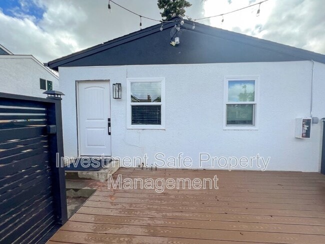 property at 3071 Hawthorn St