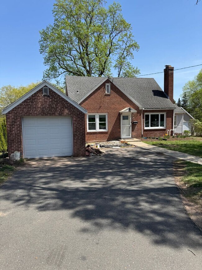 property at 441 Farmington Ave