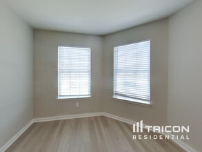 23091 Bellini Dr in Magnolia, TX - Building Photo - Building Photo