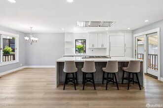 19 Elk Ct in Pacifica, CA - Building Photo - Building Photo
