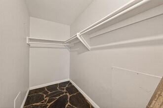 9029 Gaylord Dr, Unit 125 in Houston, TX - Building Photo - Building Photo