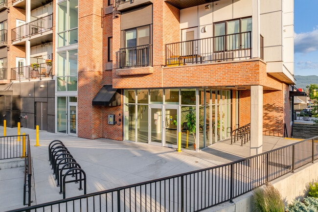 The Woods at Willow Park in Kelowna, BC - Building Photo - Building Photo