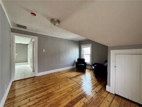 910 Atwells Ave in Providence, RI - Foto de edificio - Building Photo