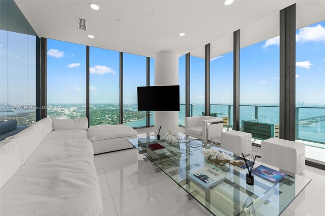 3131 NE 7th Ave, Unit UPH5303 in Miami, FL - Building Photo - Building Photo