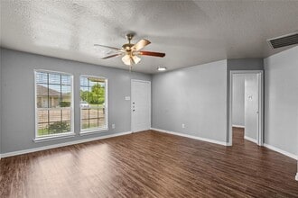 122 Green Isle Ave in Dickinson, TX - Building Photo - Building Photo