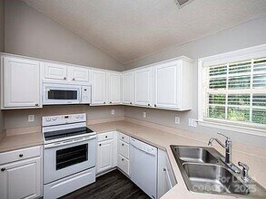2234 Pleasant Dale Dr in Charlotte, NC - Building Photo - Building Photo