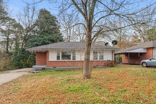 575 Georgia Ave in Forest Park, GA - Building Photo