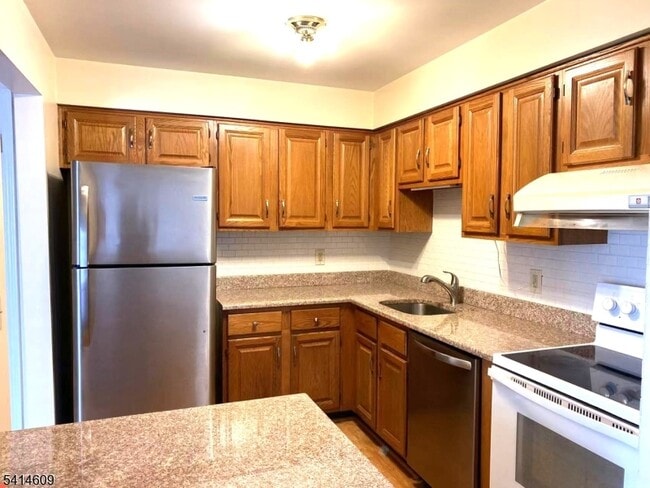 123 Smithfield Ct in Bernards, NJ - Building Photo - Building Photo