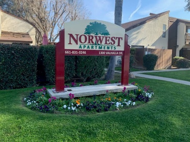 Norwest Apartments in Bakersfield, CA - Foto de edificio