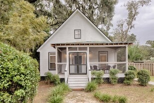 3206 Robertson Ave in Thunderbolt, GA - Building Photo