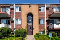 Forest Glen Condominiums in Philadelphia, PA - Foto de edificio - Building Photo