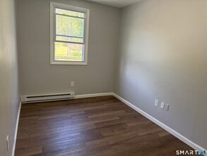 682 Old Colony Rd in Meriden, CT - Building Photo - Building Photo