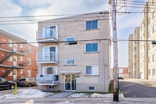 935 William-Macdonald St in Lachine, QC - Building Photo - Building Photo