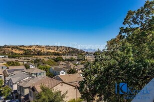 20 Knoll Dr in Fairfield, CA - Building Photo