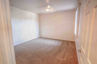 Coronado Bay Club in Las Vegas, NV - Foto de edificio - Building Photo