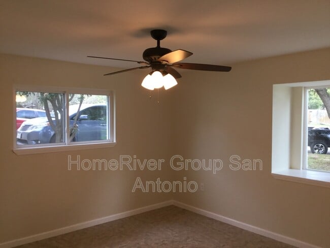6235 Setting Sun St in San Antonio, TX - Building Photo - Building Photo