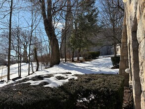 11 Maple Ave, Unit 101 in Greenwich, CT - Foto de edificio - Building Photo