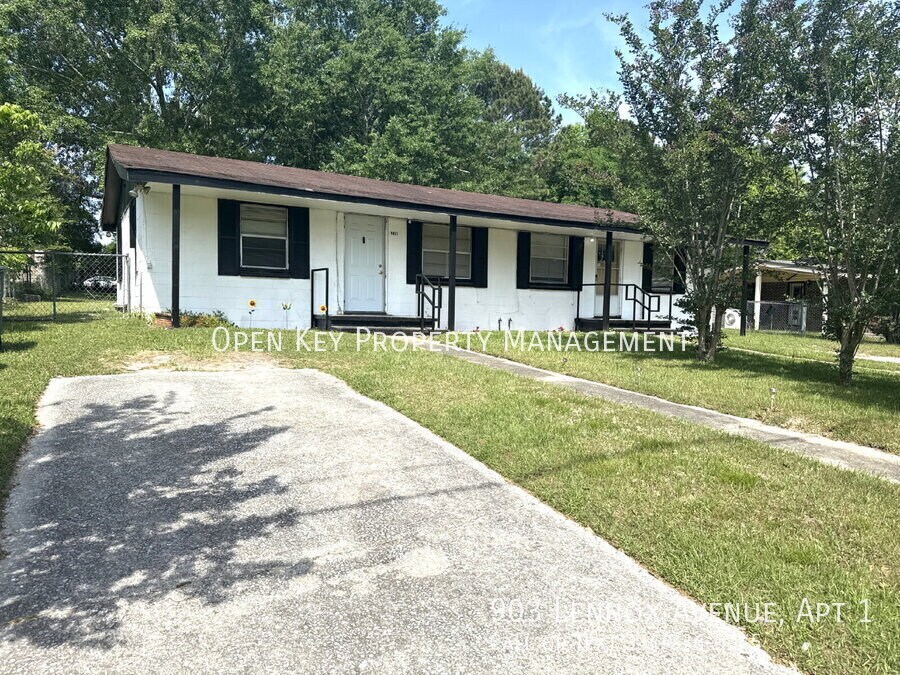 903 Lennox Ave in Dothan, AL - Building Photo