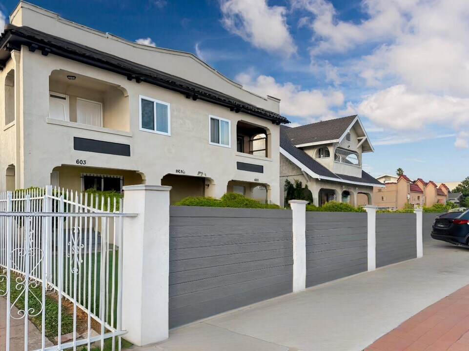 603 1/2 W 49th St in Los Angeles, CA - Building Photo