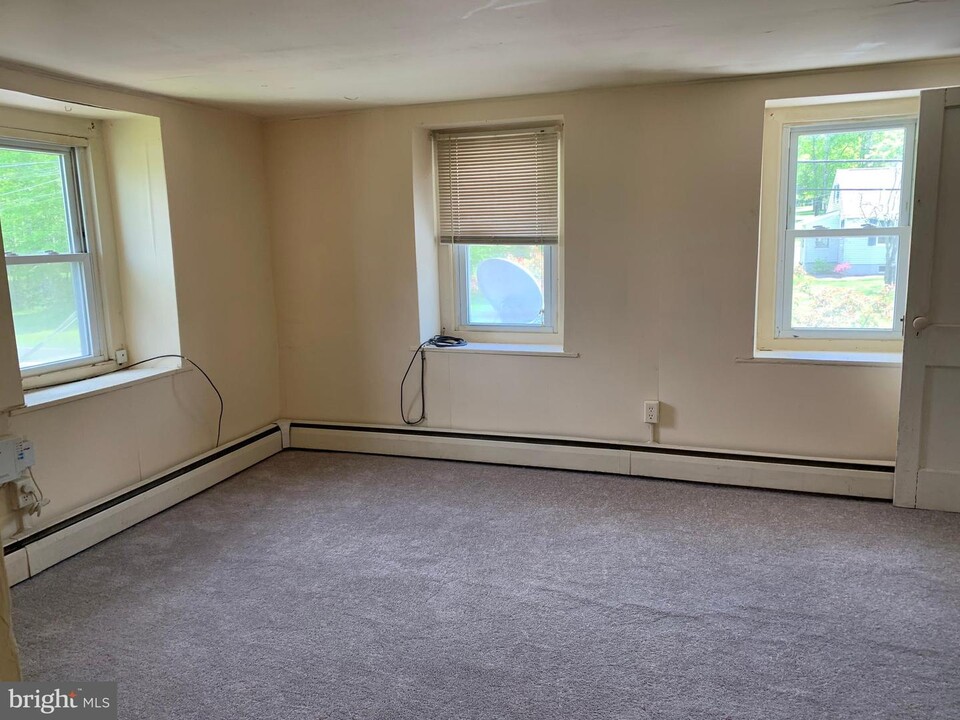 360 W Paletown Rd in Quakertown, PA - Foto de edificio