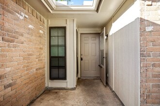 16610 Carbridge Dr in Houston, TX - Building Photo - Building Photo