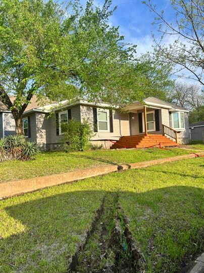 1330 W Sears St in Denison, TX - Foto de edificio - Building Photo