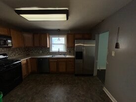 1452 E Logan St in Decatur, IL - Building Photo