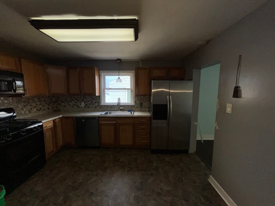 1452 E Logan St in Decatur, IL - Building Photo