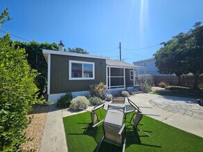 2614 W Chandler Blvd in Burbank, CA - Building Photo - Building Photo