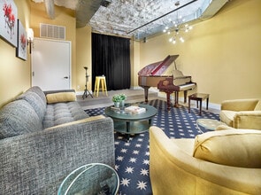 The Grande at MetroPark in Iselin, NJ - Foto de edificio - Building Photo