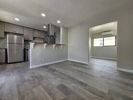 Bahama Palms in Riverside, CA - Building Photo