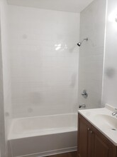 6403 S Vermont Ave, Unit 6403 S Vermont in Los Angeles, CA - Building Photo - Building Photo