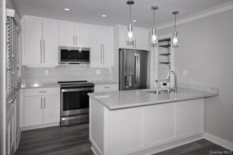 23 Weaver Dr in Massapequa, NY - Foto de edificio - Building Photo