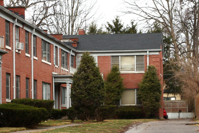 2079 Douglass Blvd in Louisville, KY - Foto de edificio - Building Photo