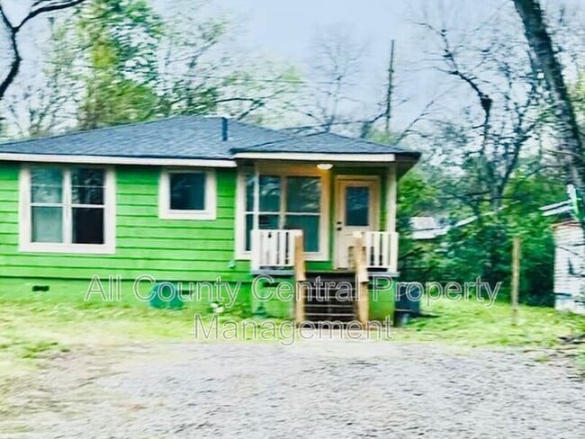 property at 1811 Courtney Ave