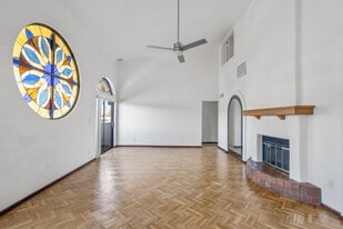 3319 E Indian School Rd, Unit Penthouse in Phoenix, AZ - Building Photo