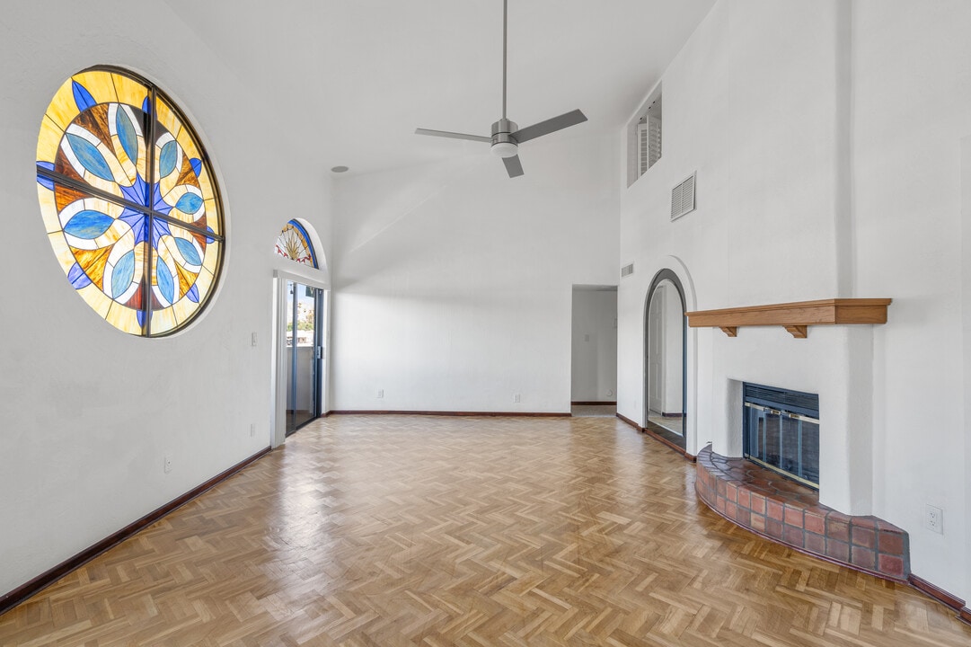 3319 E Indian School Rd, Unit Penthouse in Phoenix, AZ - Building Photo