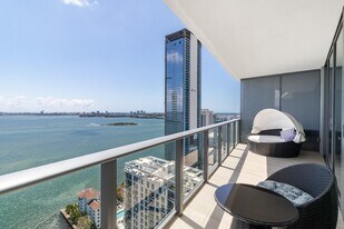 460 NE 28th St, Unit 3105 in Miami, FL - Building Photo