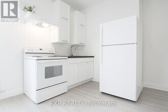 207 Gamble Ave in Toronto, ON - Building Photo - Building Photo