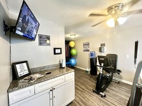 Lynn Haven Cove Apartments in Lynn Haven, FL - Foto de edificio - Building Photo