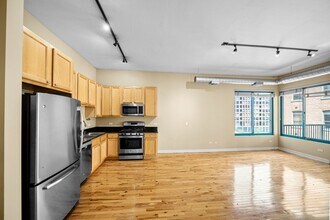 910 W Madison St in Chicago, IL - Building Photo - Building Photo