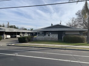 3012-3028 N Fruit Ave in Fresno, CA - Foto de edificio - Building Photo