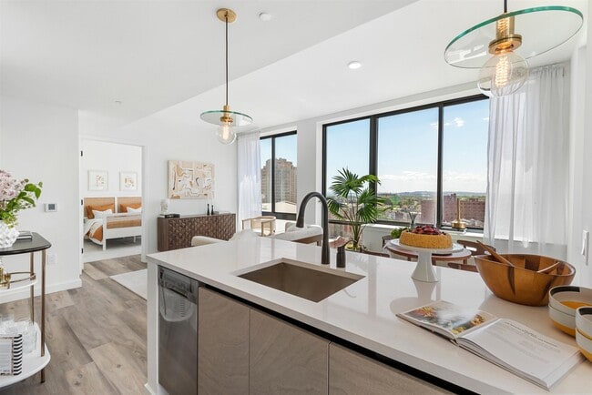 55 Jordan Ave in Jersey City, NJ - Foto de edificio - Building Photo