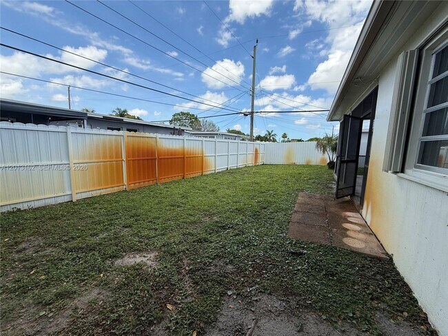 7611 NW 2nd St in Pembroke Pines, FL - Building Photo - Building Photo